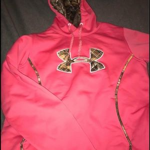 New Underarmour Sweatshirt M